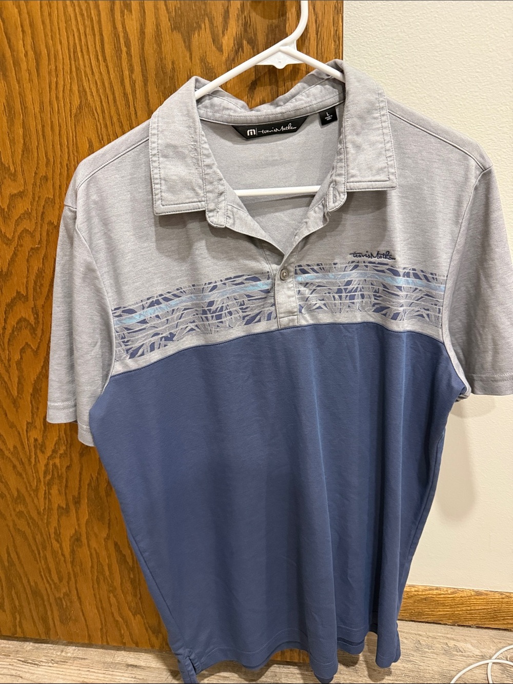 Travis Mathew Two-Tone Light Gray and Slate Blue Polo. Men’s Large